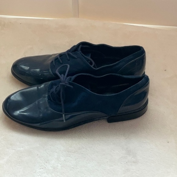 Navy Blue Patent Leather Oxford Shoes - Picture 4 of 10